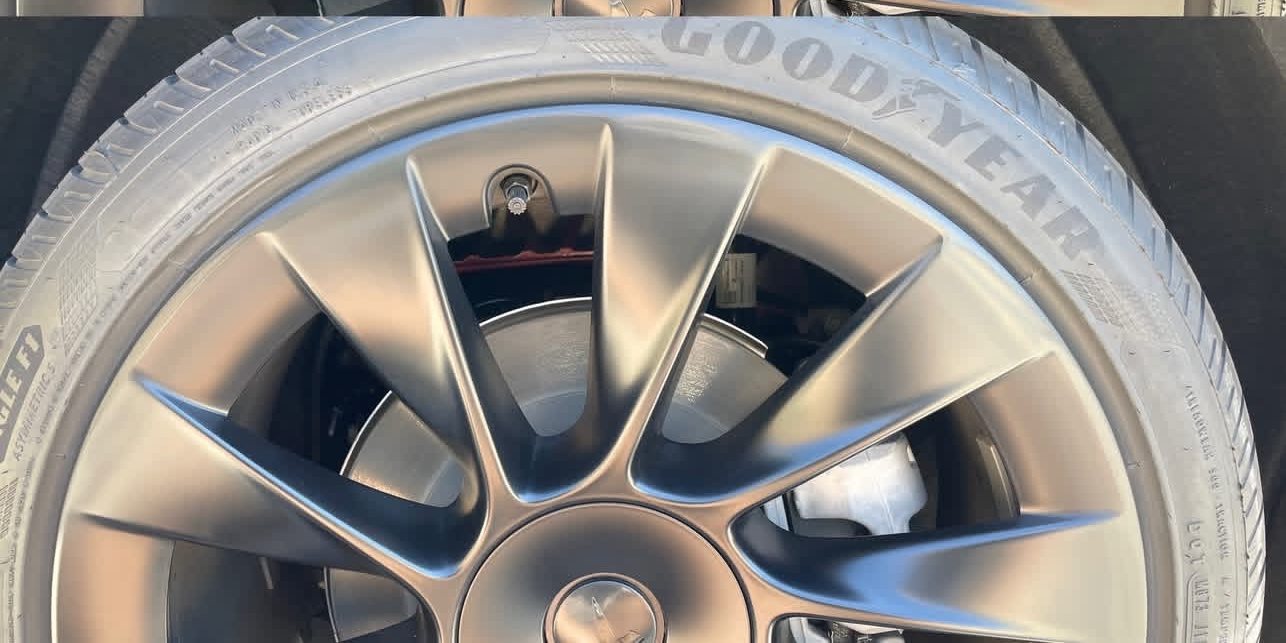 After: Tesla Model Y 21-inch Überturbine wheel, factory finish restored
